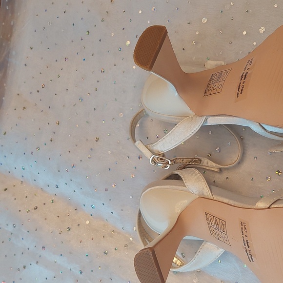 Lady Couture Pumps Size 6 - Picture 8 of 10